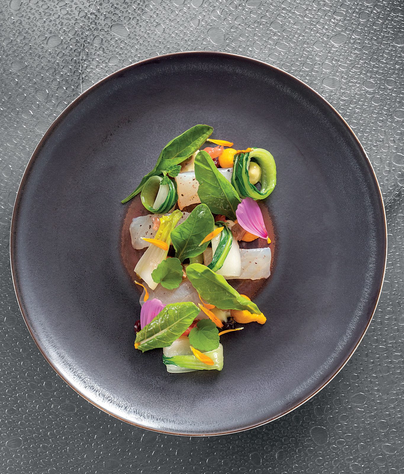 Sandre mariné comme un jambon de pays, champignons, jeunes pousses, mayonnaise au yuzu kosho