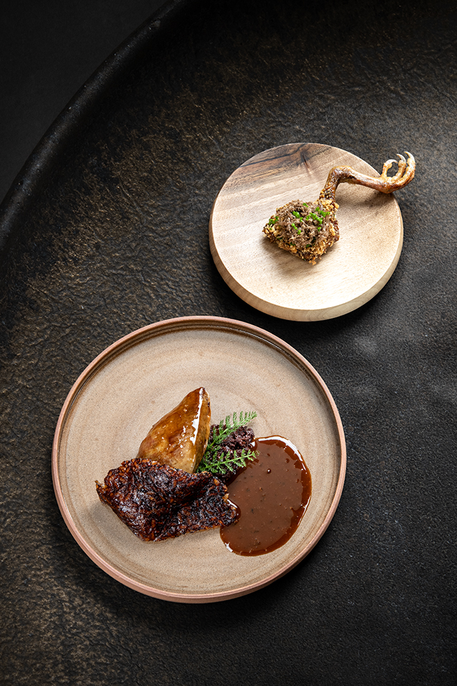 Paella truffe, pigeon, algue nori torréfiée, jus corsé au maury