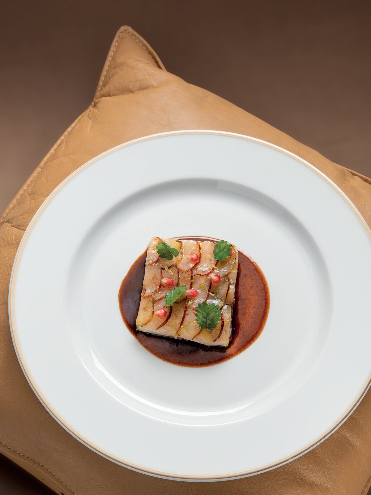 Minute de daurade royale et carpaccio de homard, sauce civet, légumes bio aux noix fraîches, livèches et kumquat