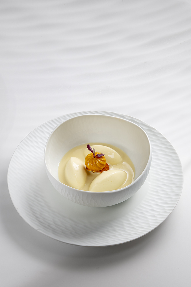 Quenelle de sandre et homard sauce champagne