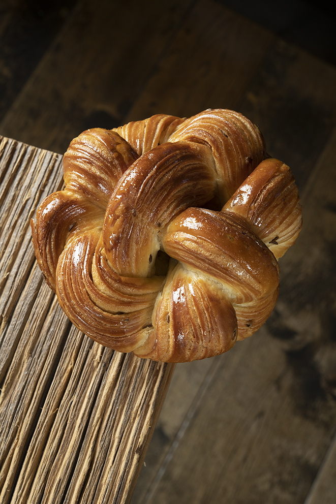 Brioche bescoin feuilletée, pomme safran