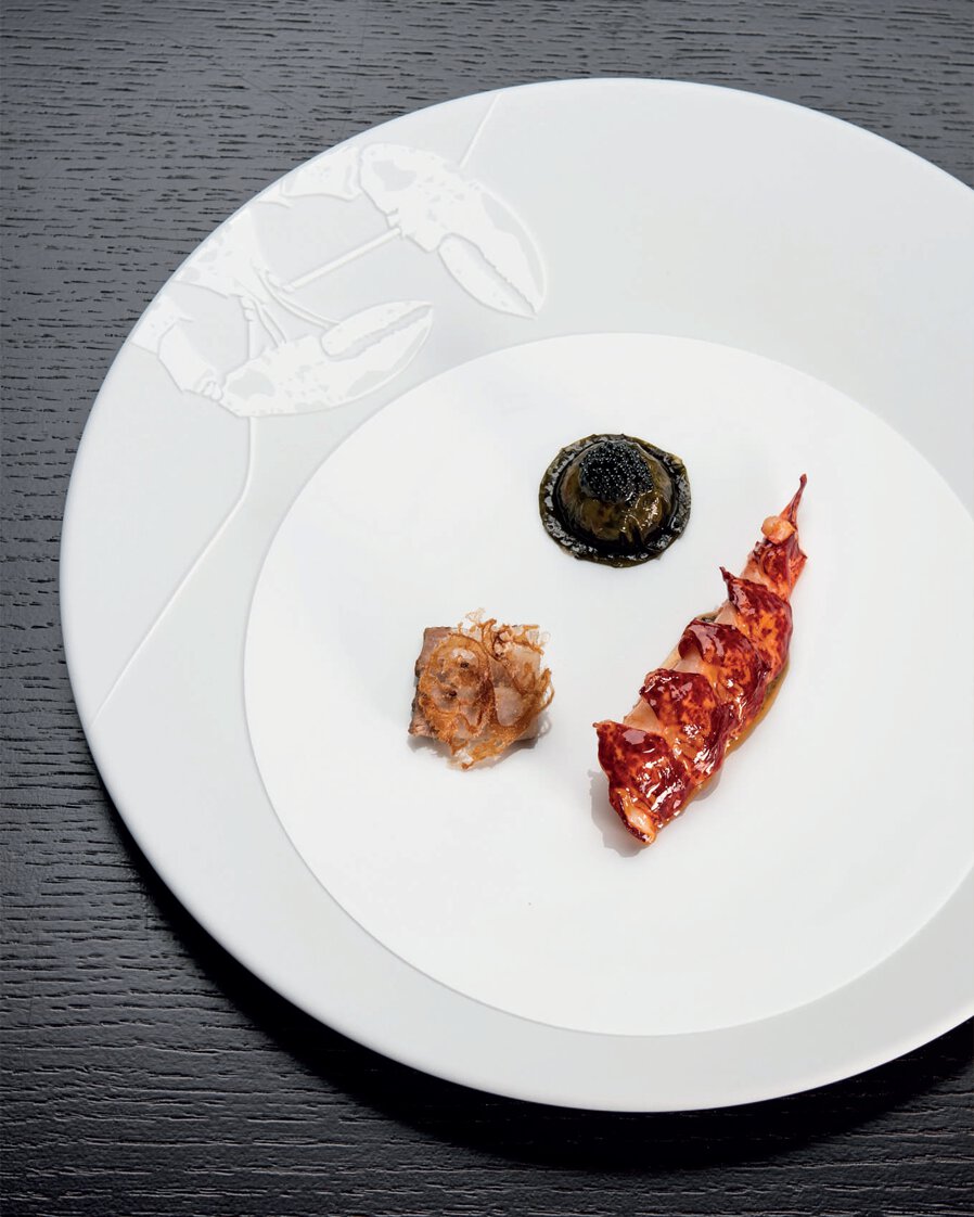 Homard de mon enfance à la braise, wakamé, sauce civet