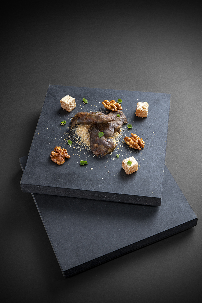 Rutabaga, champignons de paris, fève tonka, praliné de noix de beauce et miso d’orge