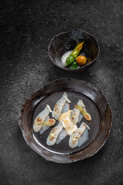 LES PÉTALES DE SANDRE D’EAU VIVE  Courgette violon, girolles fraîches et jus de volaille de Bresse, ail et citron