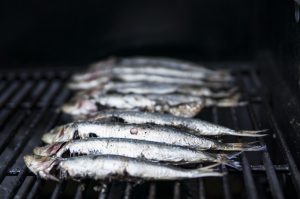 Marseille, les Grandes Halles du Vieux Port organise leur sardinade