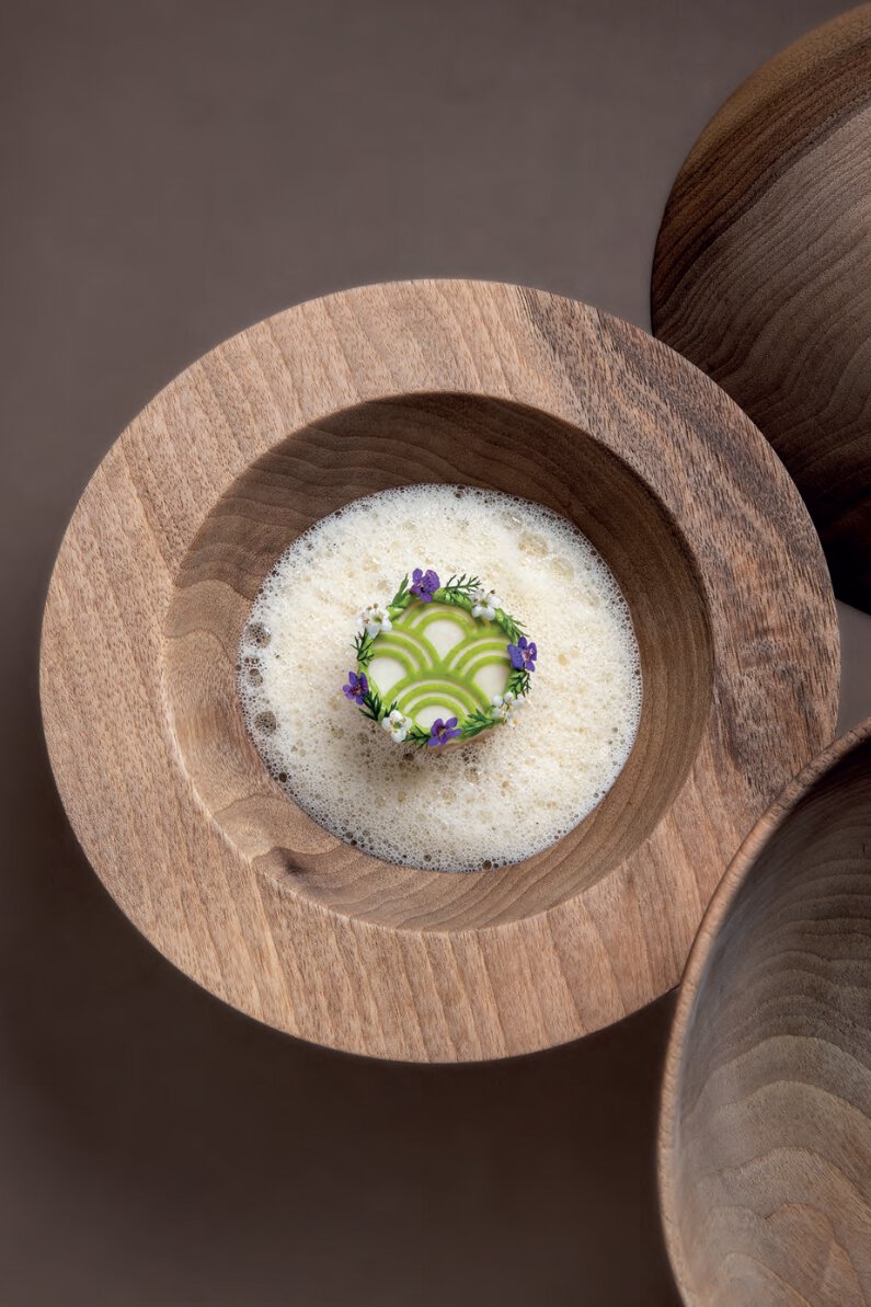 Silure de loire confit, fondue de poireaux nantais, beurre blanc