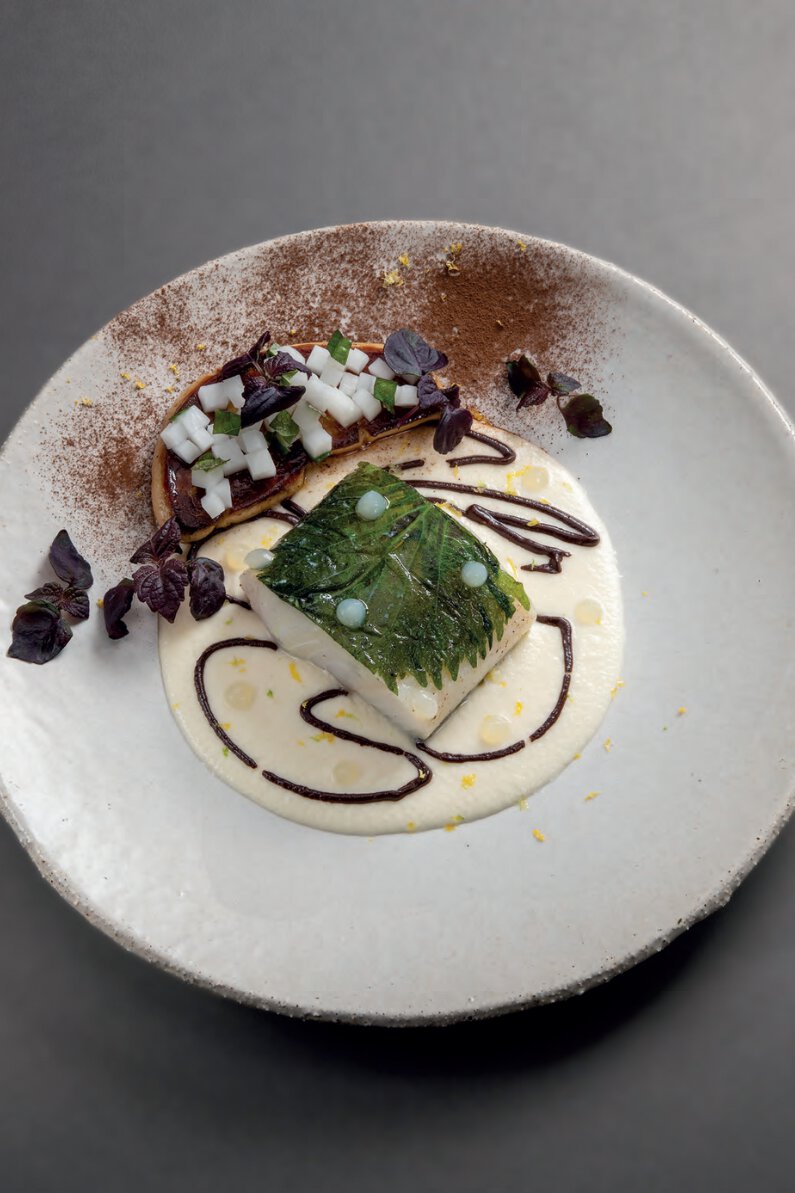 Skrei, foie gras poêlé, daïkon, cacao
