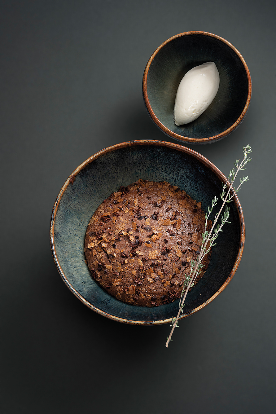 Soufflé au chocolat 70 %, glace au thym