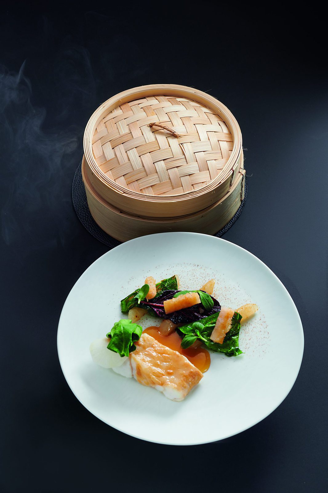 Turbot laqué au miso, vapeur de navets