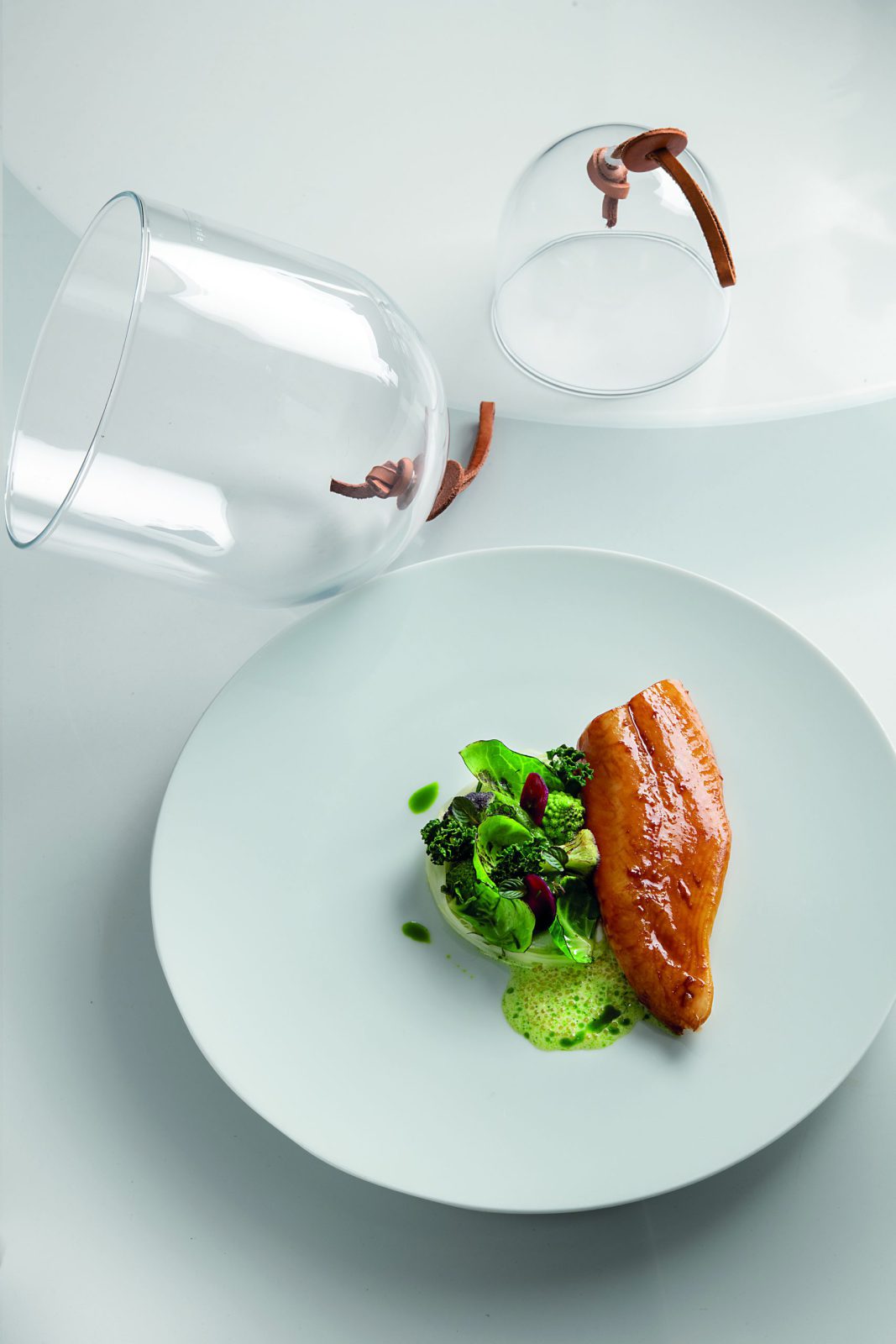 Le saint-pierre de petit bateau, œufs de brochet, menthe, coriandre, livèche