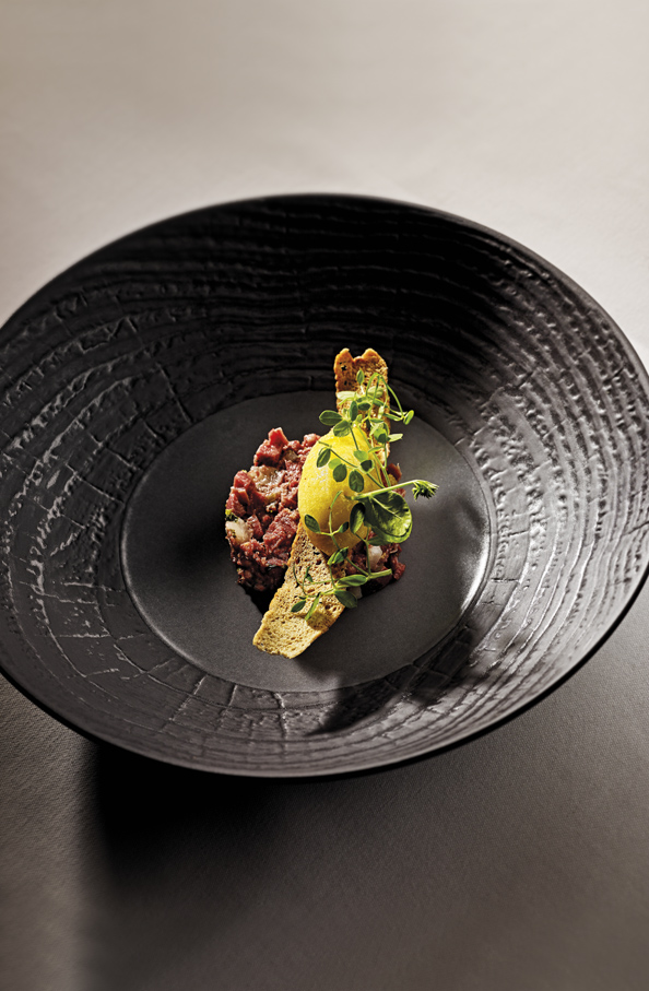Salade tiède de langue de boeuf, sorbet pommes vertes cornichons