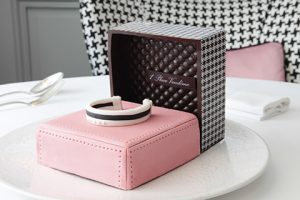 Création de fin d&rsquo;année : la bûche écrin de l&rsquo;Hôtel Vendôme
