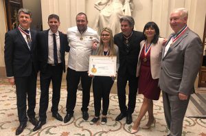 Ornella Macé, médaillée d’or dans la catégorie « dessert de restaurant »