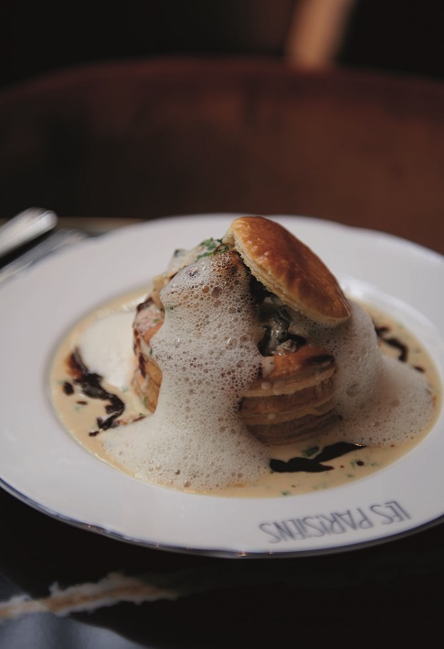 Vol-au-vent de poisson, sauce normande, bisque de langoustine et émulsion au champagne