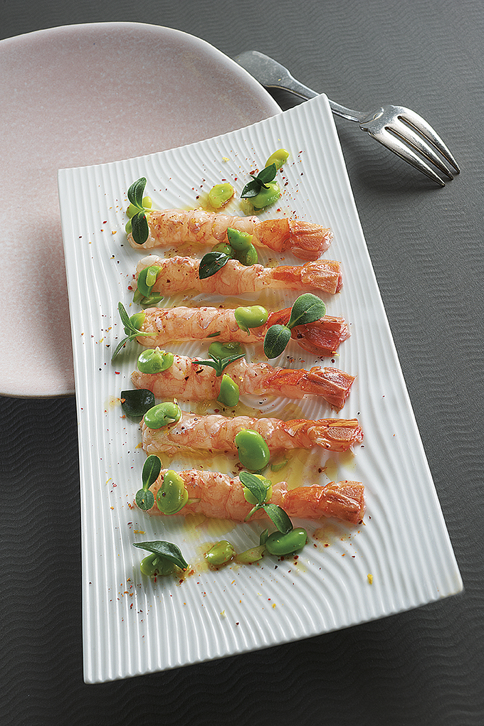 Langoustines marinées, bourrache et févettes