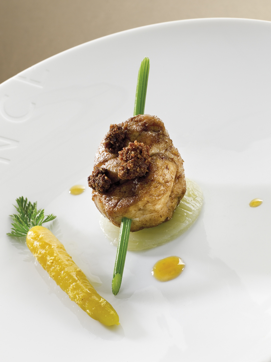 Ris de veau rôti, crumble pain d’épices, fenouil confit, carotte jaune à la réglisse, jus acidulé
