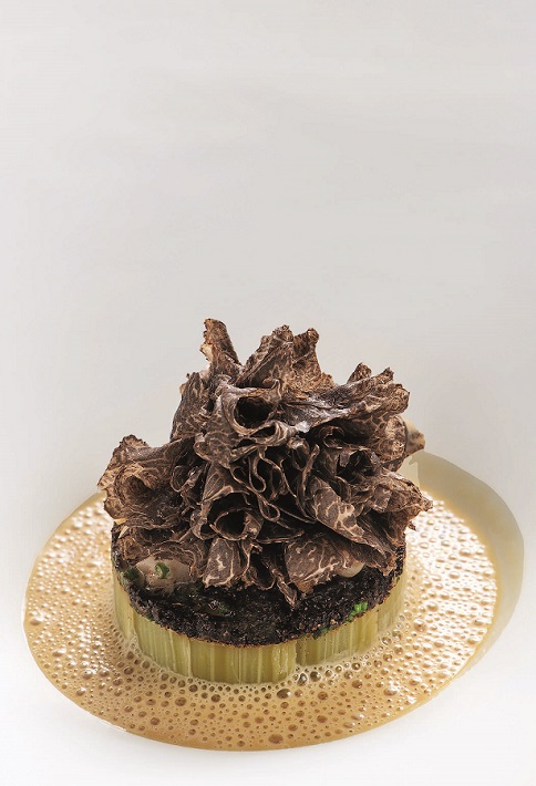 Cardon épineux du plaimpalais, moelle de bœuf, truffe et jus de volaille beurré