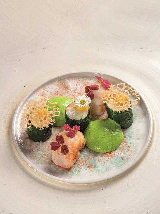 Langoustine, mayonnaise légère à la livèche, condiment yuzu
