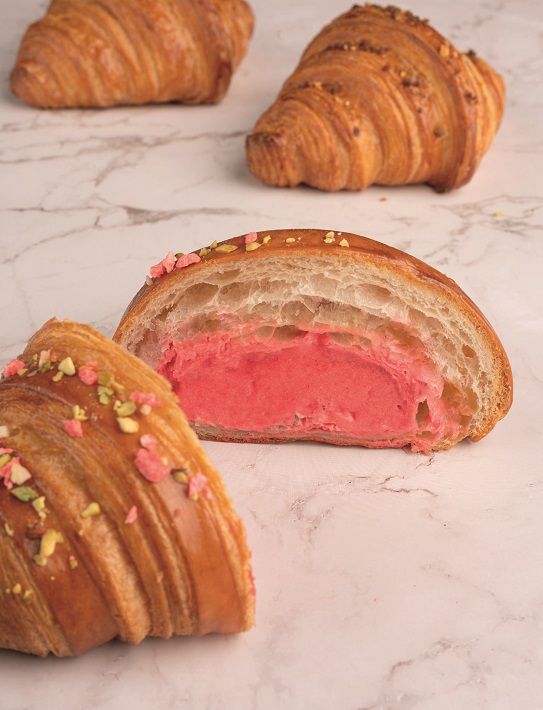 Croissant fourré au crémeux framboise et verveine