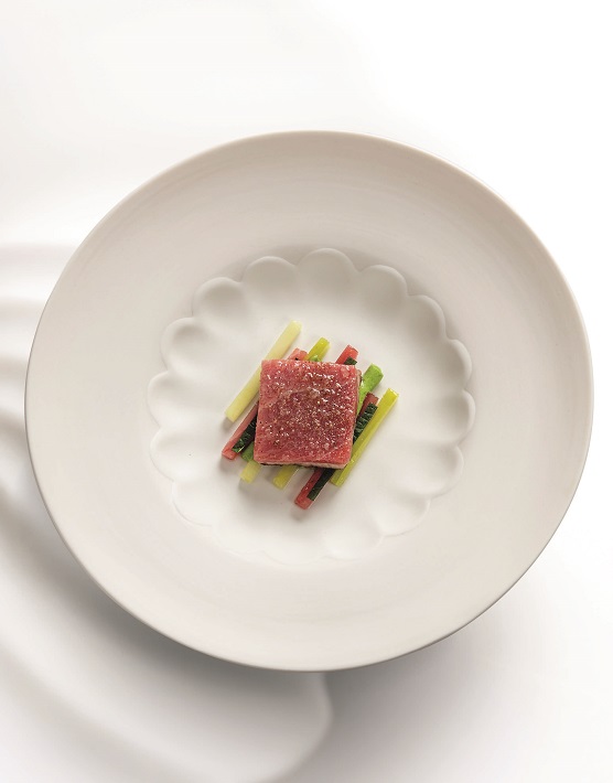 LA VENTRÈCHE DE THON, Consommé fumé, shiso, kiwi, concombre