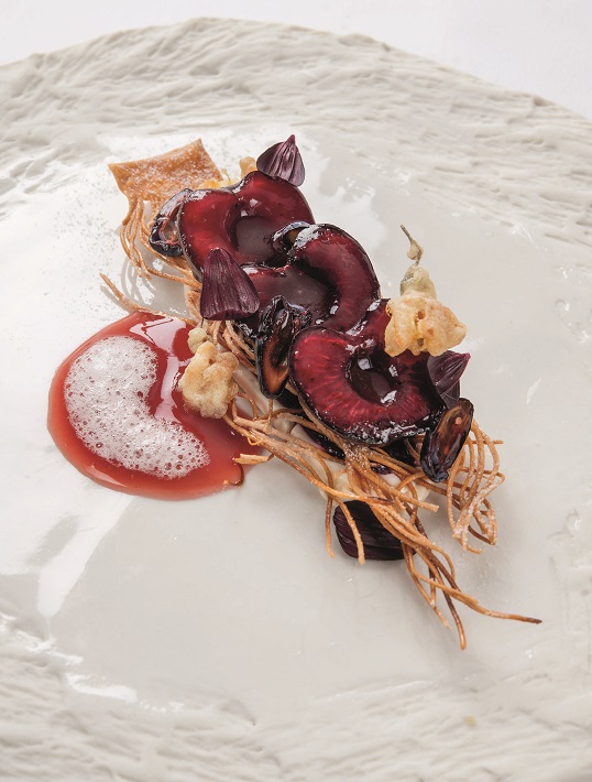 La cerise burlat flammée, tiédie sur la braise,sorbet cerise et fleur d’acacia
