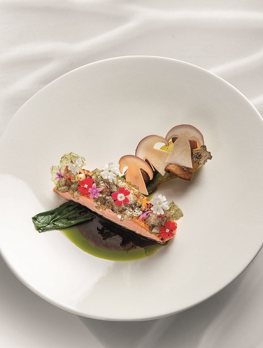 Saumon gratiné au miso,  pak choï braisé, shiitake et cèpe