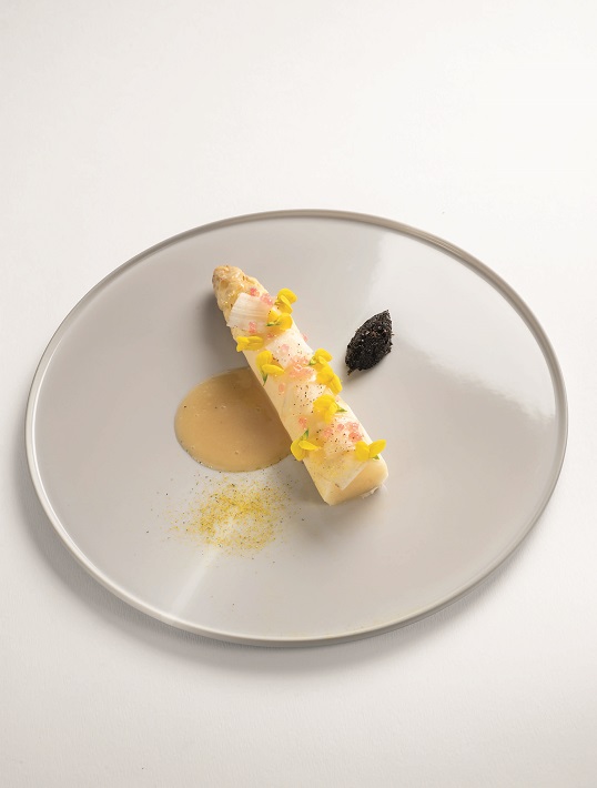 Asperge blanche, genêt sauvage, tapenalgue acidulée