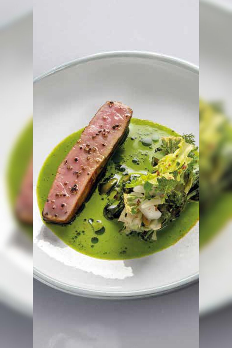 Veau, sucrine, olives cassées et menthe