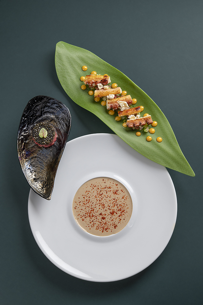 Entre terre et mer : vitello tonnato, tartare de bœuf, salade de poulpes à la couenne de porc soufflé