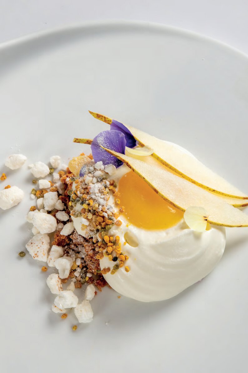 Yaourt mousseux, pomme et poire compotées, pollen de claire lamargot