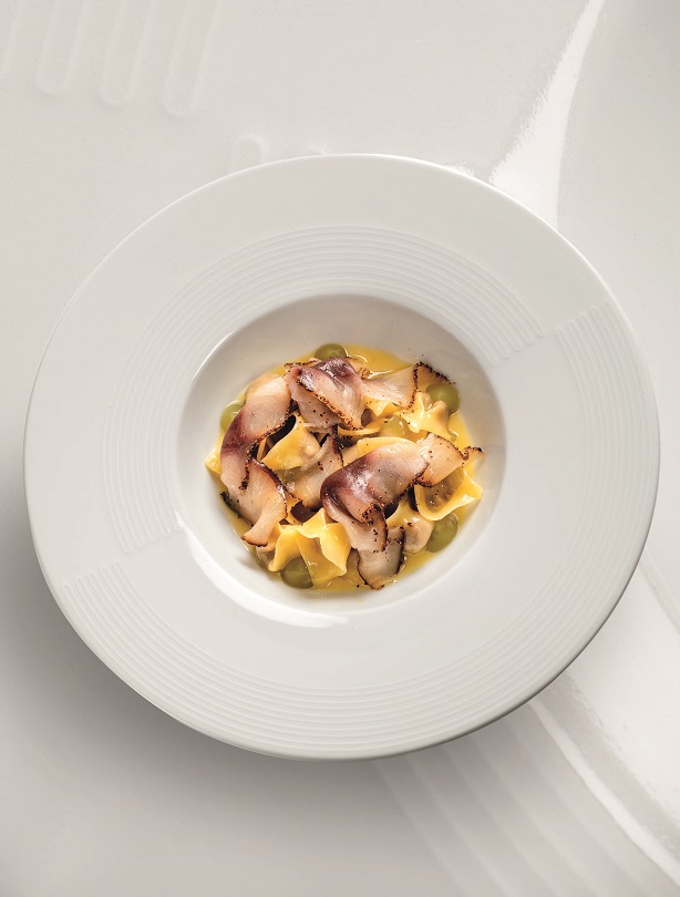 Raviolis de pain, guanciale de sériole, gel de cornichon et beurre fumé