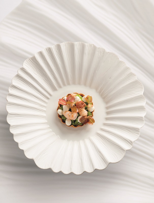 Tartelette de petits pois, stracciatella et crevettes blanches de méditerranée